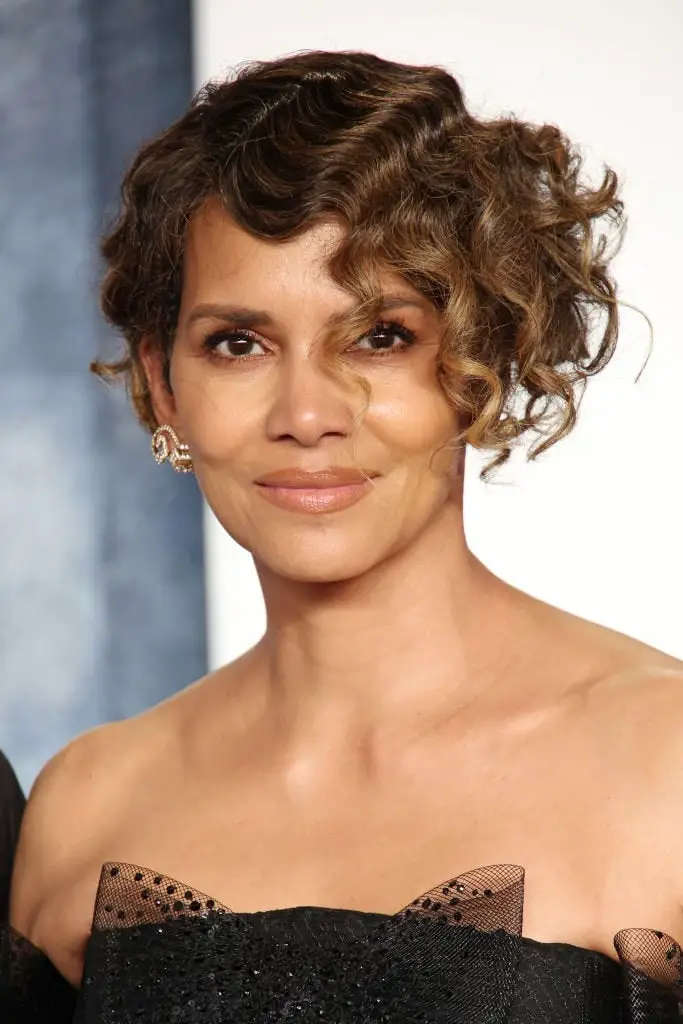 Short Voluminous Ear-Length Cut Short Voluminous Ear-Length Cut — Classy Curly Hairstyles for Black Women