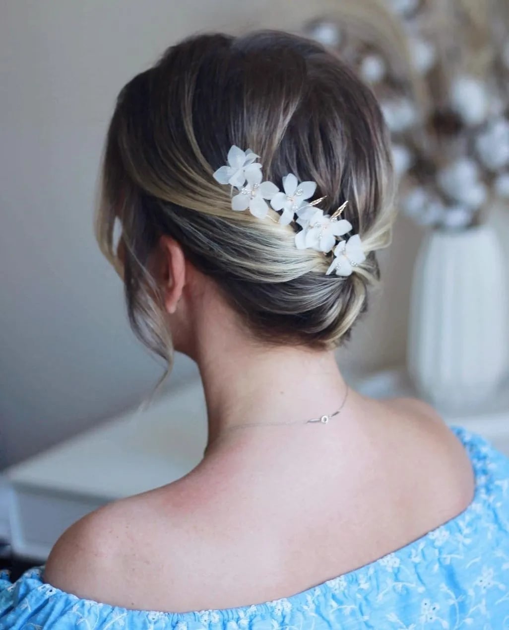 Fine Blonde Low Bun With Soft Fringe, Close-Up Take Fine Blonde Low Bun With Soft Fringe, Close-Up Take — Classy Dance Hair