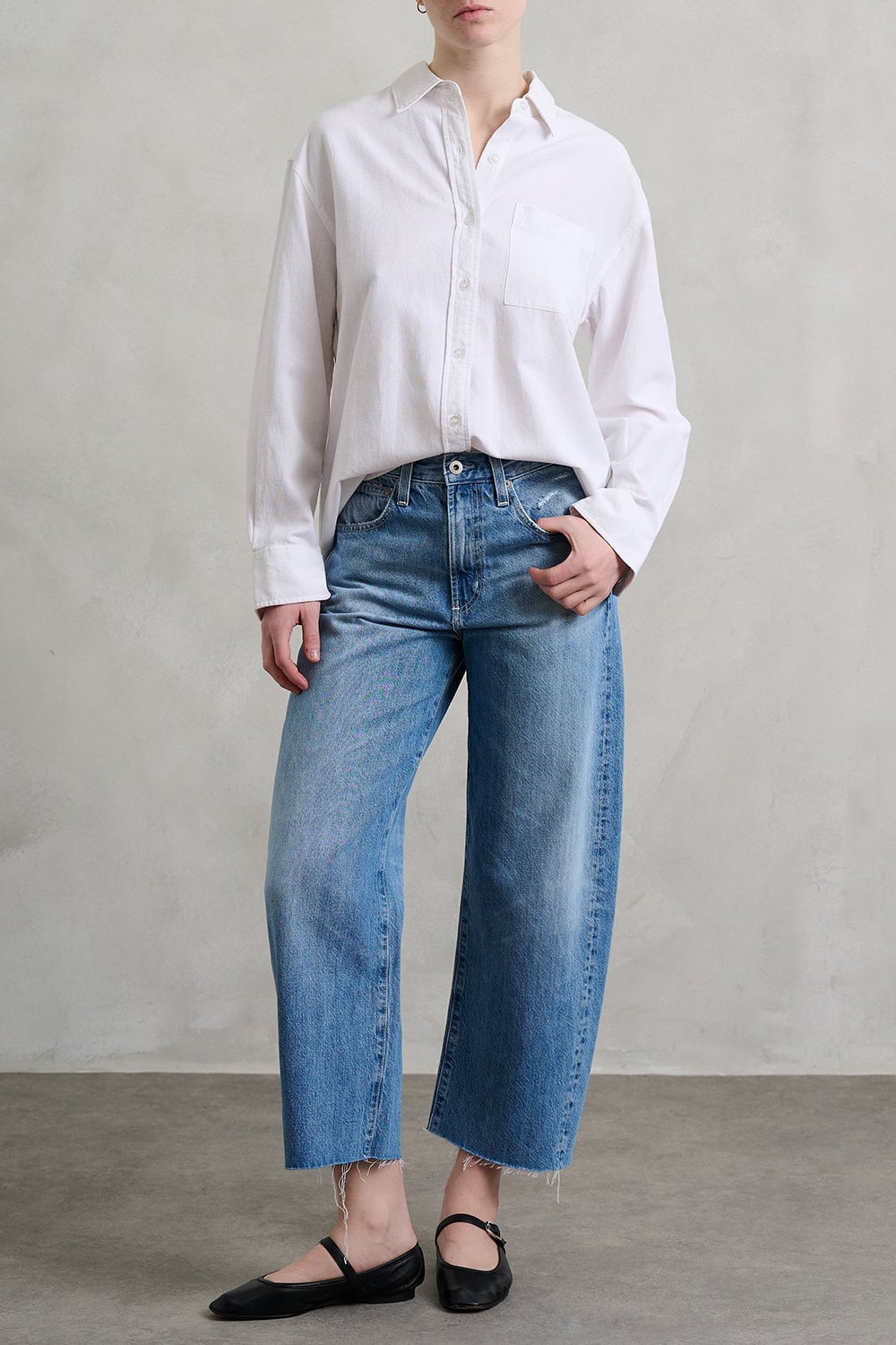 Oversized White Shirt With Cropped Wide Leg Jeans Oversized White Shirt With Cropped Wide Leg Jeans — Classy Denim Outfits