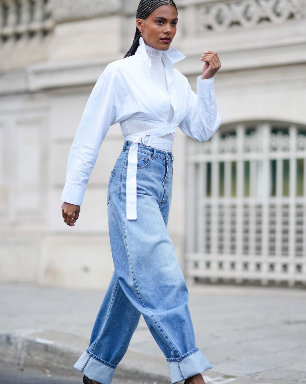 Oversized Shirt Layered Over Turtleneck With Wide Leg Jeans Oversized Shirt Layered Over Turtleneck With Wide Leg Jeans — Classy Denim Outfits