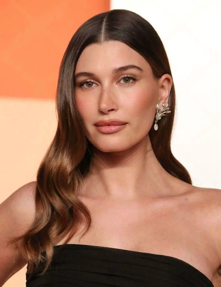 Collarbone Blowout With Glossy Finish Collarbone Blowout With Glossy Finish — Classy Dirty Hair Hairstyles