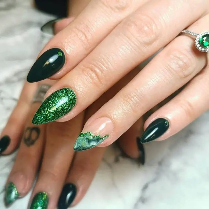 Medium Stiletto Nails Dark Green Glitter and Swirls Medium Stiletto Nails Dark Green Glitter and Swirls — Classy Emerald Green Nails