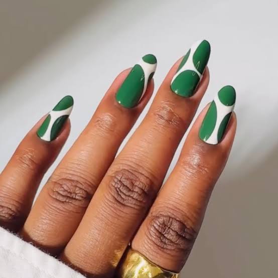 Abstract Emerald Green and White Almond Nails Abstract Emerald Green and White Almond Nails — Classy Emerald Green Nails