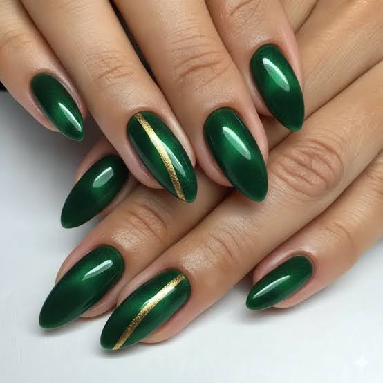 Emerald Green Cat Eye With Gold Stripe Accent Emerald Green Cat Eye With Gold Stripe Accent — Classy Emerald Green Nails