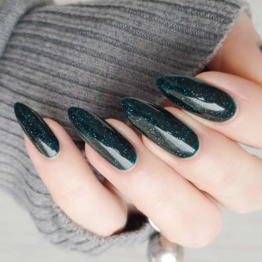 Dark Green Cat Eye Oval Nails Dark Green Cat Eye Oval Nails — Classy Emerald Green Nails