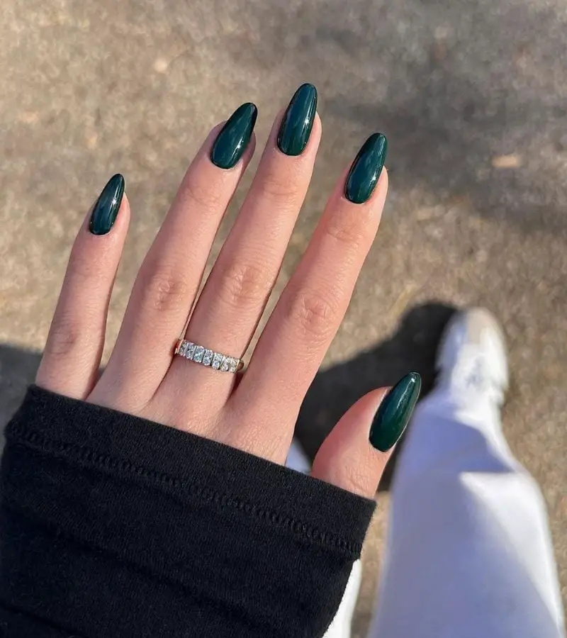 Glossy Deep Emerald Green Almond Nails Glossy Deep Emerald Green Almond Nails — Classy Emerald Green Nails