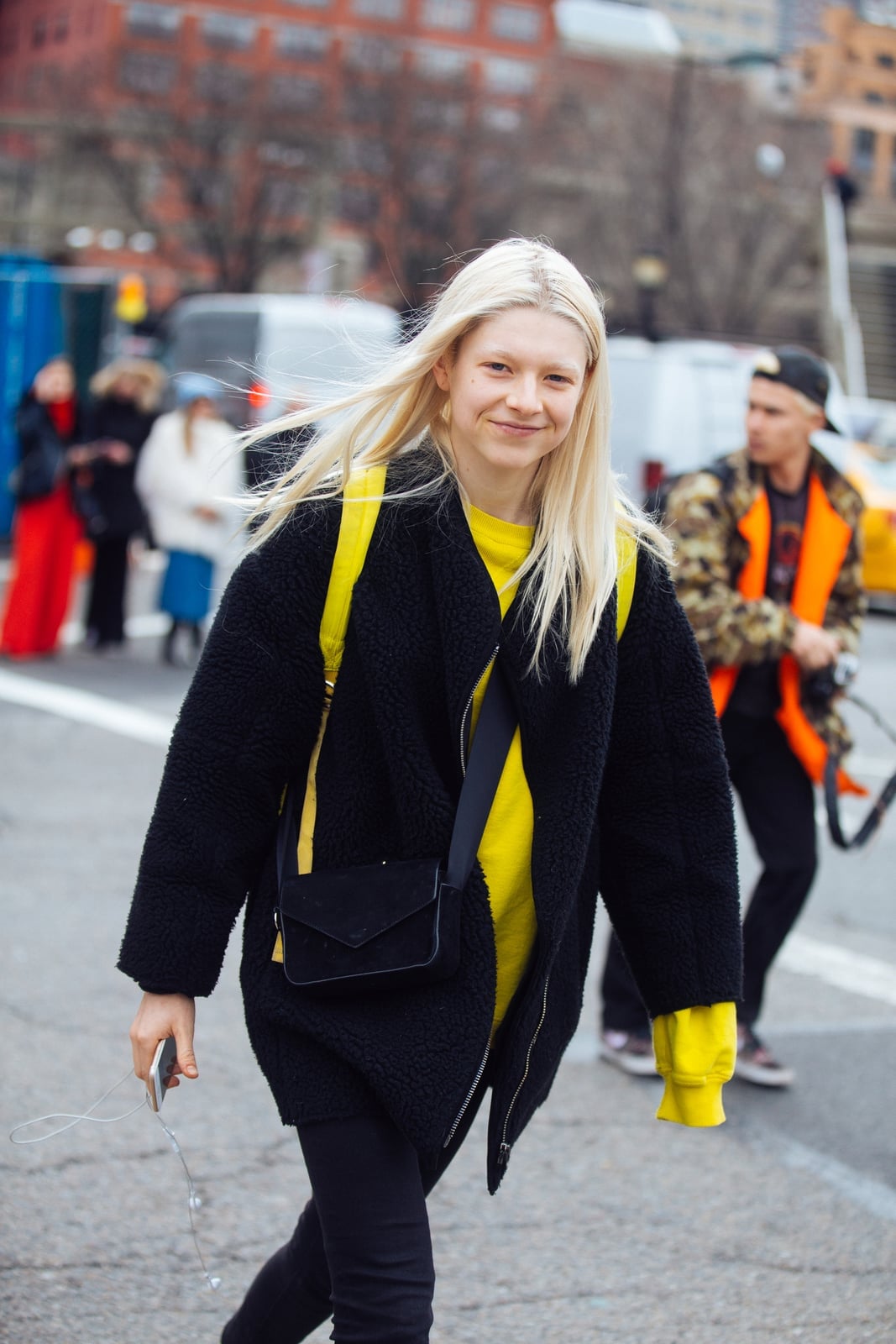 Oversized Teddy Coat with Bright Yellow Sweatshirt, Close-Up Take — Classy Euphoria Outfits