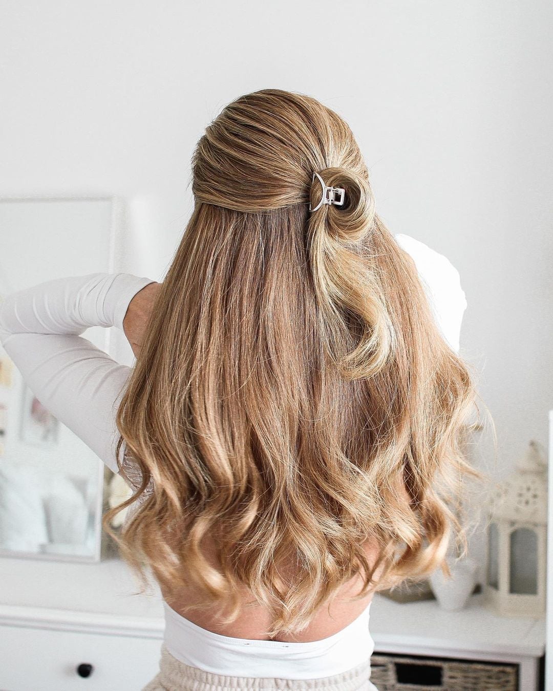 Collarbone Wavy Hair Low Side Bun — Classy Everyday Hairstyles