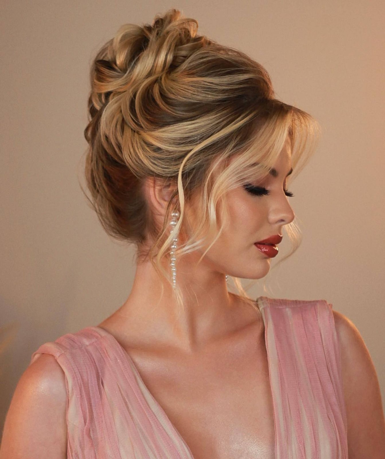 Long Blonde Curls With Curtain Bangs — Classy Everyday Hairstyles
