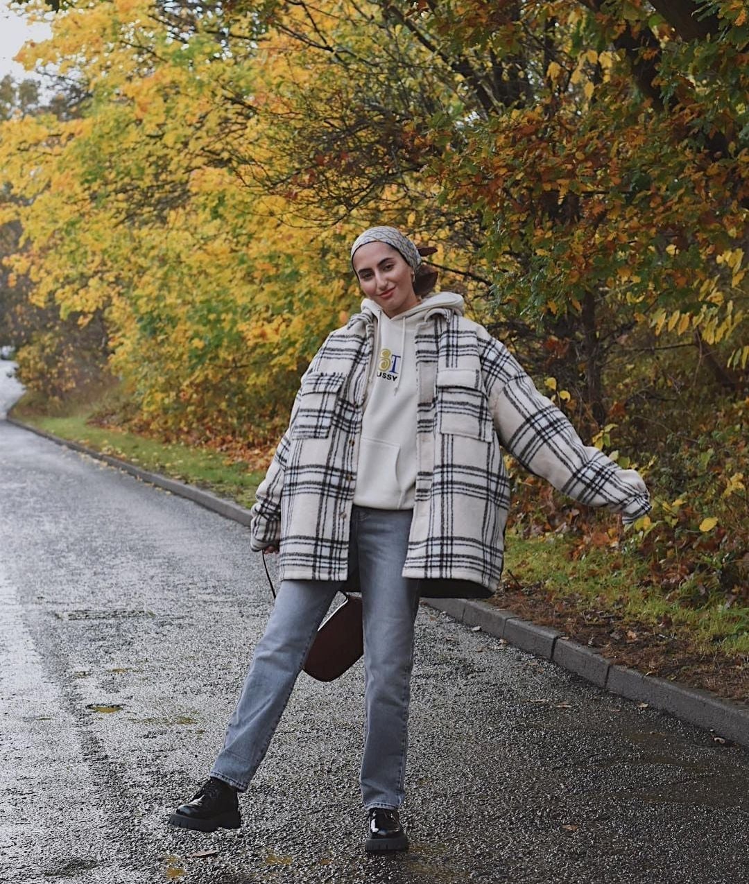 Cream Black Plaid Shacket Over White Hoodie Cream Black Plaid Shacket Over White Hoodie — Classy Flannel Outfits