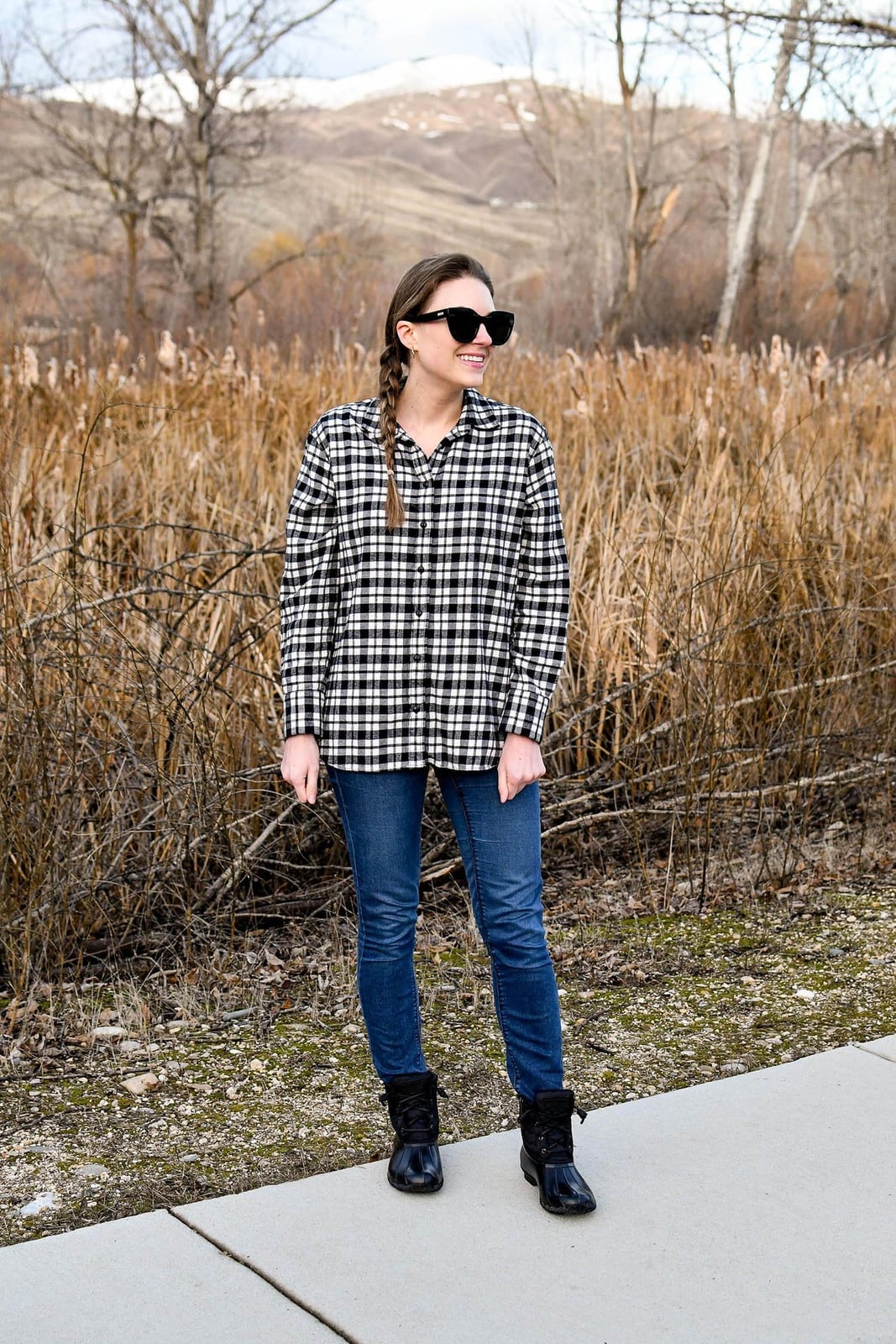 Black White Plaid Flannel With Black Boots and Relaxed Fit Shirt Black White Plaid Flannel With Black Boots and Relaxed Fit Shirt — Classy Flannel Outfits