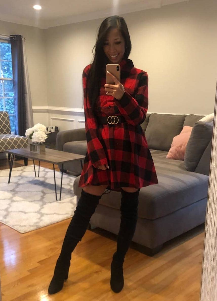 Red Black Plaid Shirt Dress With Belt, Close-Up Take Red Black Plaid Shirt Dress With Belt, Close-Up Take — Classy Flannel Outfits