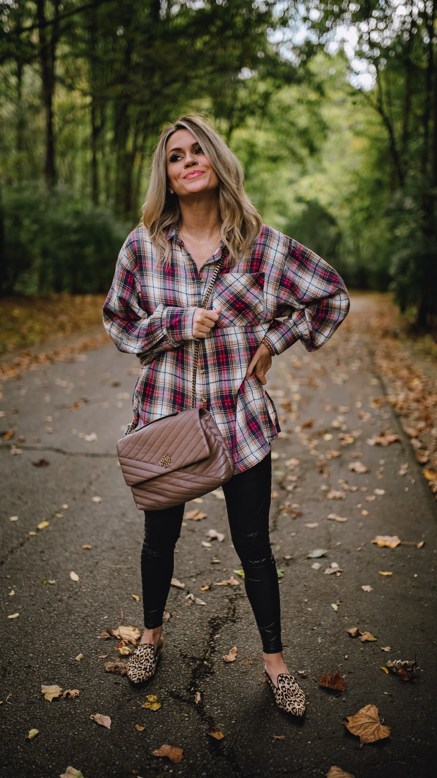 Pink Purple Plaid Oversized Shirt With Leggings, Close-Up Take Pink Purple Plaid Oversized Shirt With Leggings, Close-Up Take — Classy Flannel Outfits