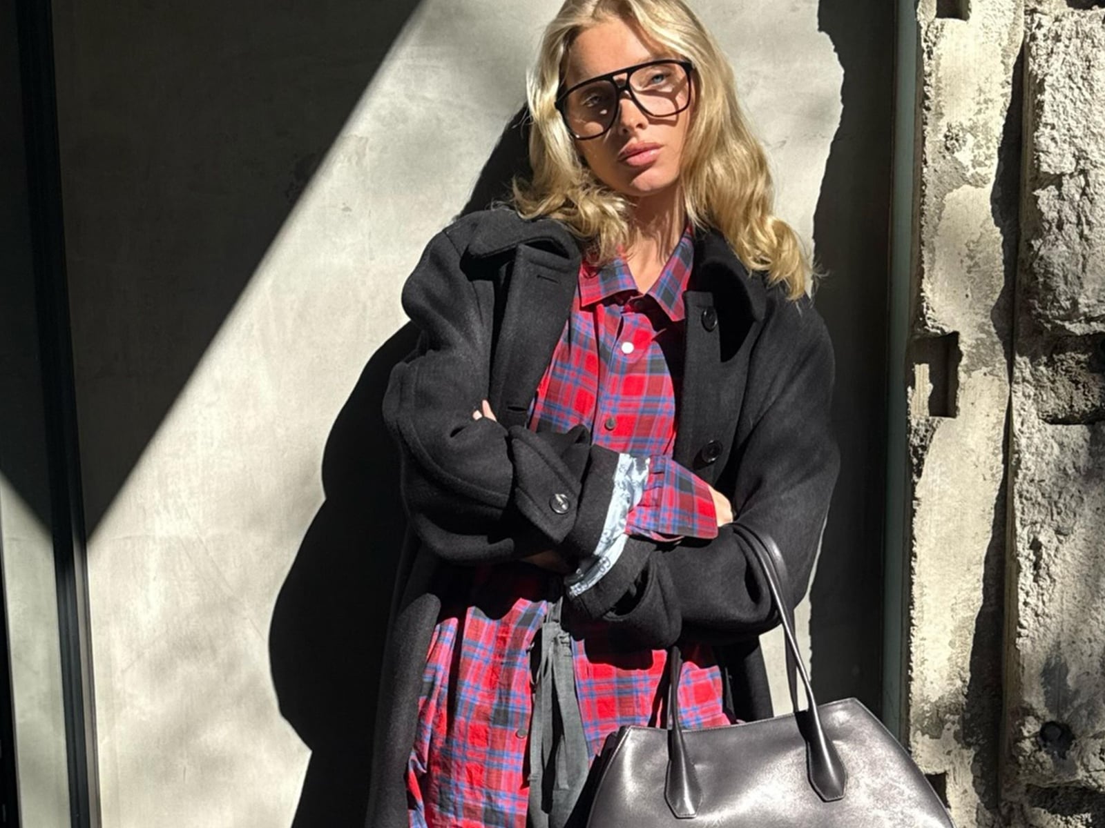 Layered Black Coat Over Red Blue Plaid Flannel Layered Black Coat Over Red Blue Plaid Flannel — Classy Flannel Outfits
