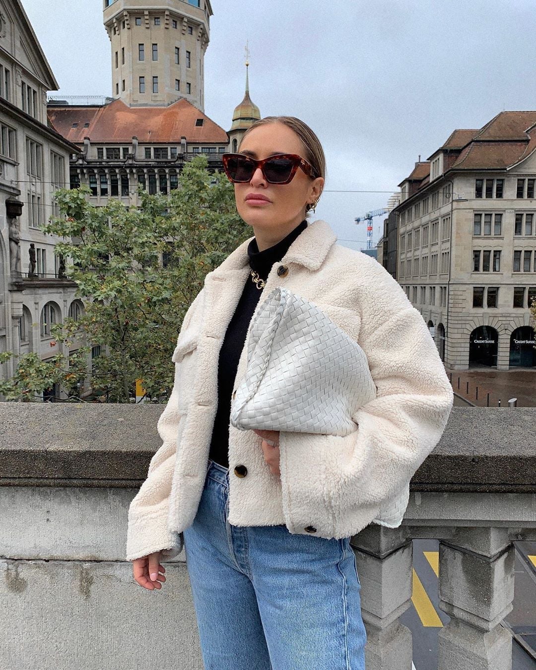 Oversized Cream Teddy Fleece Jacket with Blue Jeans Oversized Cream Teddy Fleece Jacket with Blue Jeans — Classy Fleece Outfits