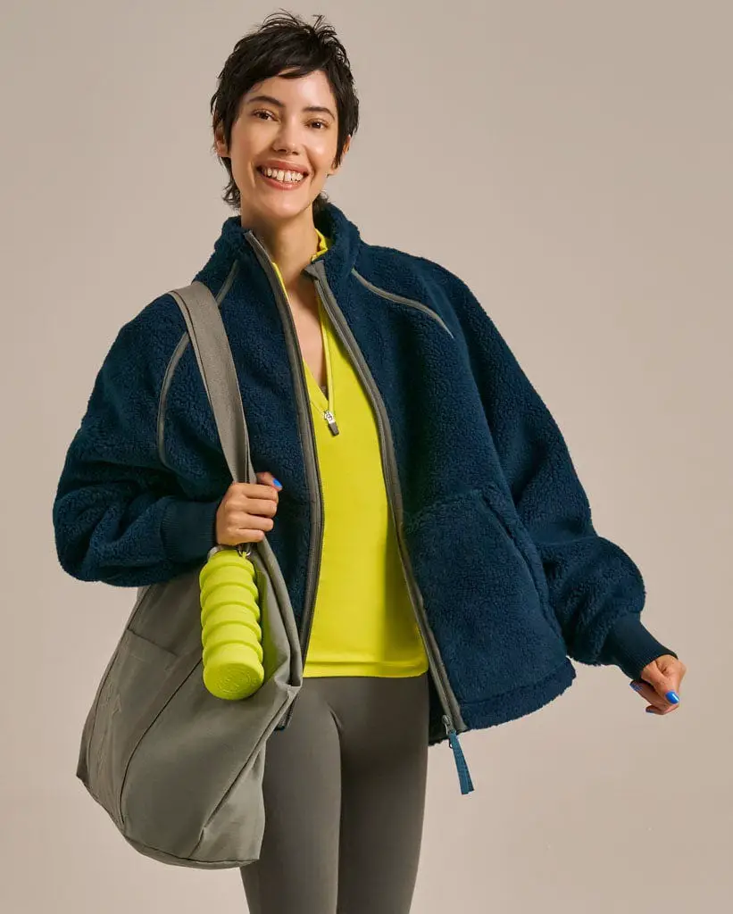 Navy Oversized Fleece Jacket with Yellow Top Navy Oversized Fleece Jacket with Yellow Top — Classy Fleece Outfits