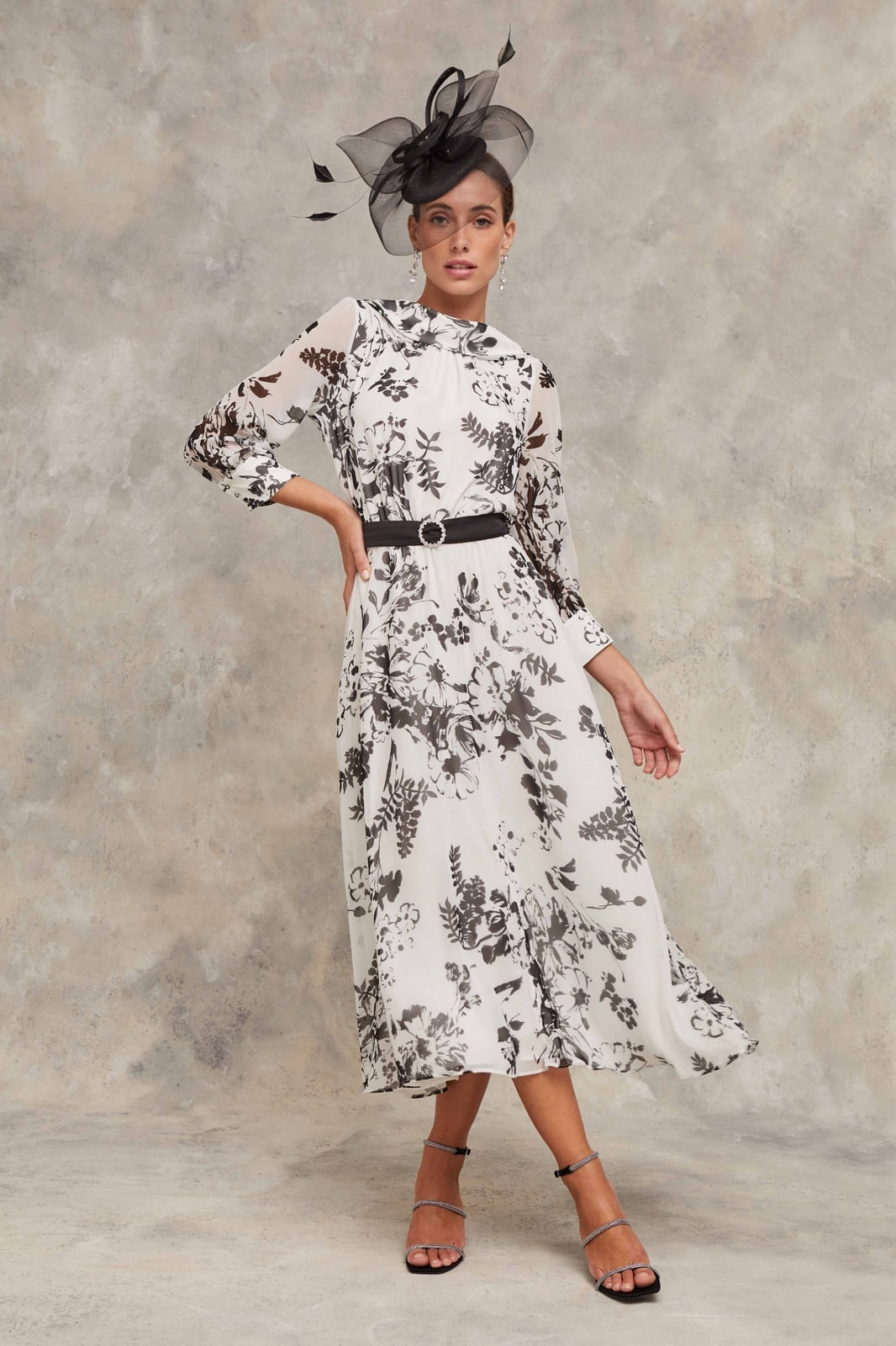 Dark Green Floral Midi Dress for Daytime Dark Green Floral Midi Dress for Daytime — Classy Floral Outfits