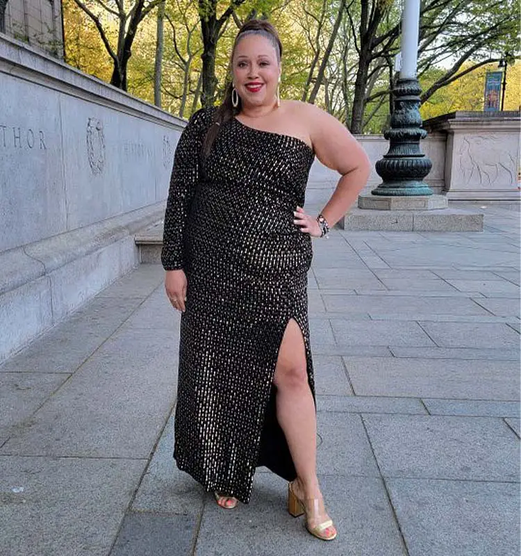 Black and Gold Sequin One-Shoulder Dress with High Slit Black and Gold Sequin One-Shoulder Dress with High Slit — Classy Gala Outfits