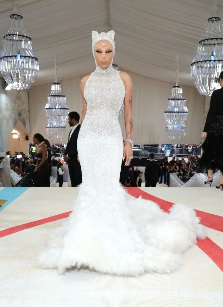 White Mermaid Gown with Feather-Trimmed Train and Headpiece White Mermaid Gown with Feather-Trimmed Train and Headpiece — Classy Gala Outfits