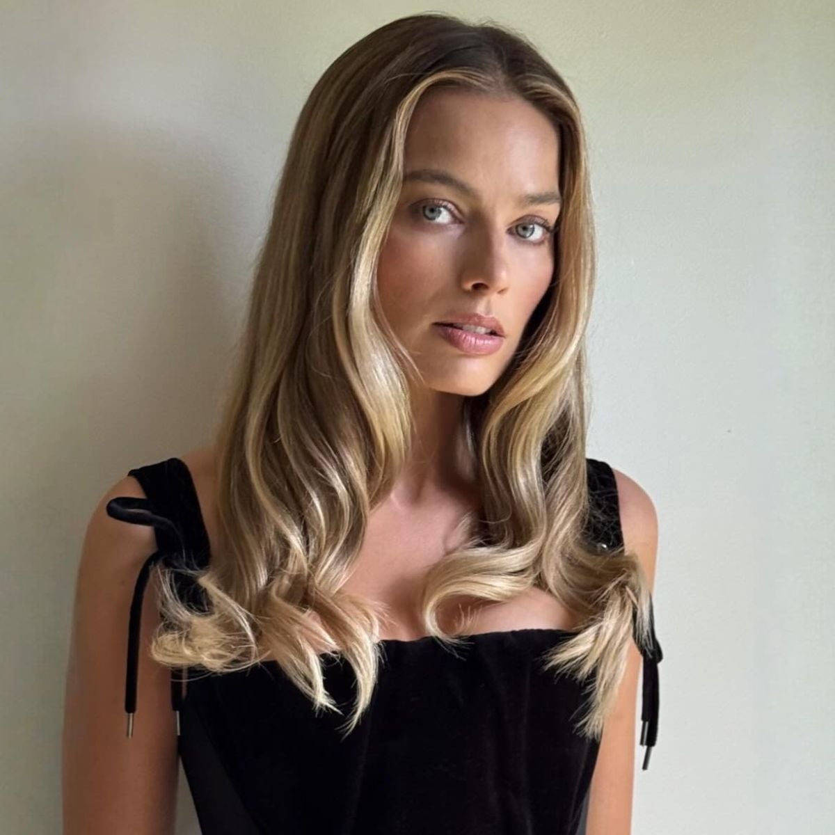 13 Chic Wedding-Guest Hairstyles for Your Next Occasion | Who What Wear