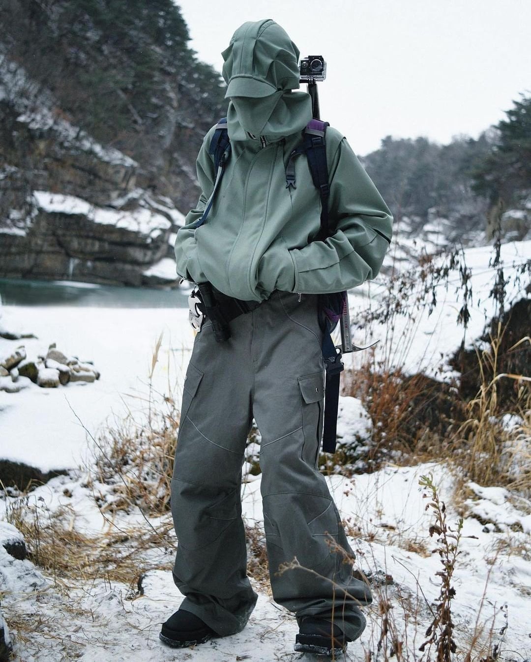 Sage Green Hooded Jacket With Matching Cargo Pants and Black Boots Sage Green Hooded Jacket With Matching Cargo Pants and Black Boots — Classy Gorpcore Outfits