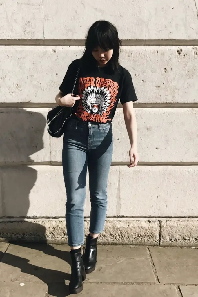 Black Graphic Tee with Headdress Print and Slim Jeans Black Graphic Tee with Headdress Print and Slim Jeans — Classy Graphic Tee Outfits