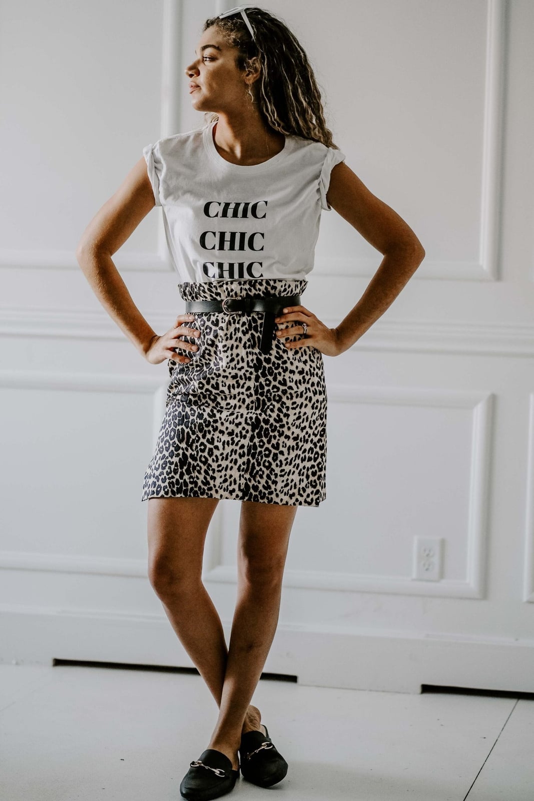 White Graphic Tee with 'CHIC' Text and Leopard Mini Skirt White Graphic Tee with 'CHIC' Text and Leopard Mini Skirt — Classy Graphic Tee Outfits