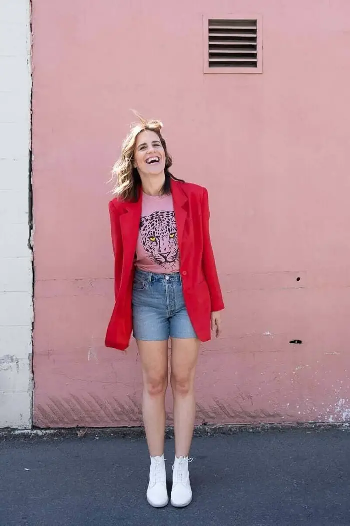 Pink Graphic Tee Under Red Blazer with Denim Shorts Pink Graphic Tee Under Red Blazer with Denim Shorts — Classy Graphic Tee Outfits