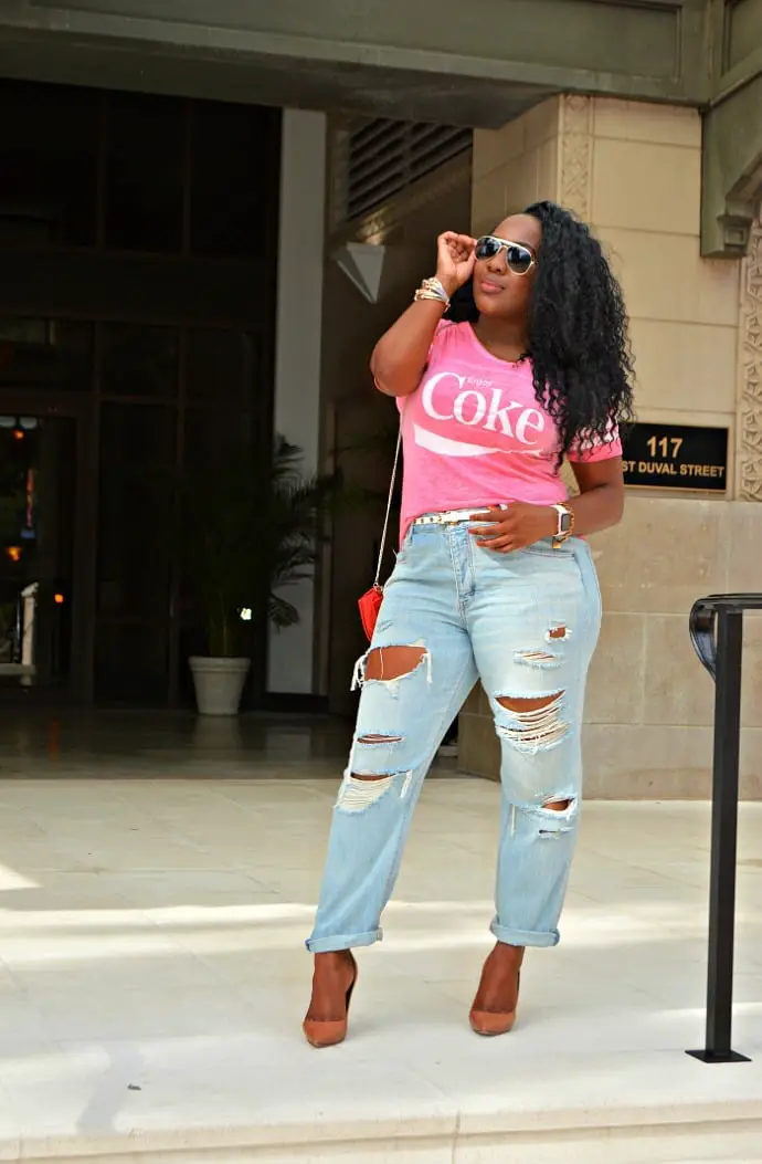 Pink Graphic Tee with Distressed Boyfriend Jeans Pink Graphic Tee with Distressed Boyfriend Jeans — Classy Graphic Tee Outfits