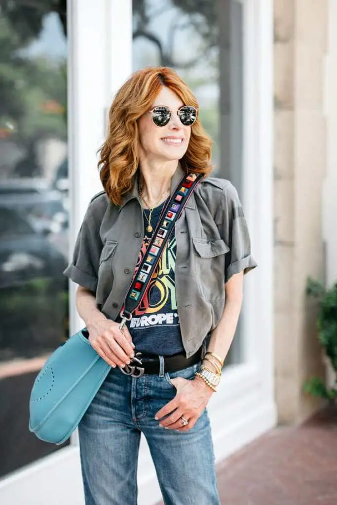 Gray Graphic Tee with 'Europe' Print and Utility Jacket Gray Graphic Tee with 'Europe' Print and Utility Jacket — Classy Graphic Tee Outfits