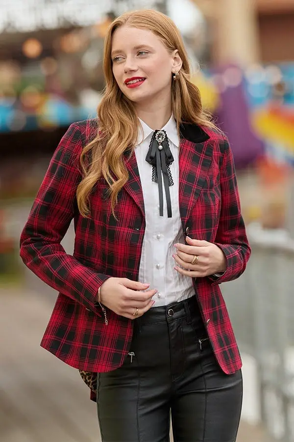 Plaid Blazer with Faux Leather Pants and Pointed-Toe Heels Plaid Blazer with Faux Leather Pants and Pointed-Toe Heels — Classy Grunge Outfits