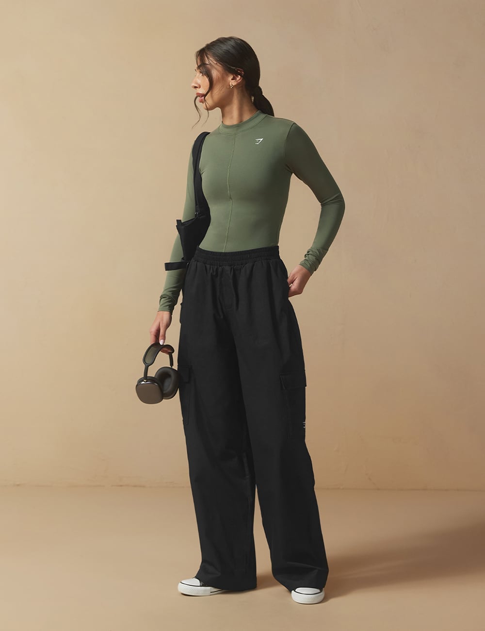 Olive Green Fitted Top With Black Wide-Leg Cargo Pants Olive Green Fitted Top With Black Wide-Leg Cargo Pants — Classy Gym Outfits