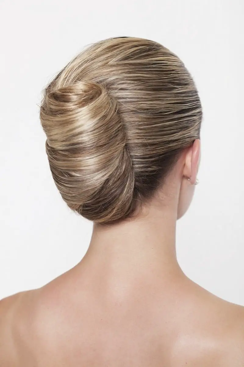 Sleek Blonde Updo Bun Sleek Blonde Updo Bun — Classy Hair Pictures