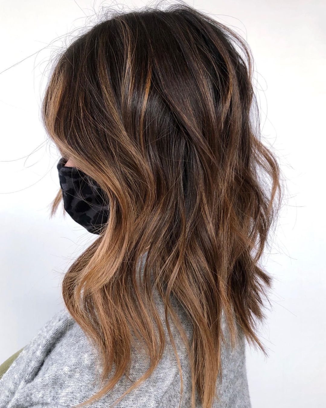 Mid-Back Layers With Loose Waves and Dark Brown With Subtle Highlights Mid-Back Layers With Loose Waves and Dark Brown With Subtle Highlights — Classy Hairstyles for Thick Hair
