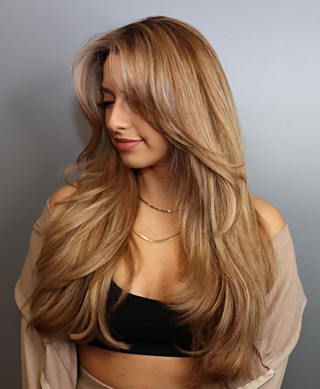 Long Shag With Glossy Waves And Root Shadow Long Shag With Glossy Waves And Root Shadow — Classy Hairstyles for Thick Hair