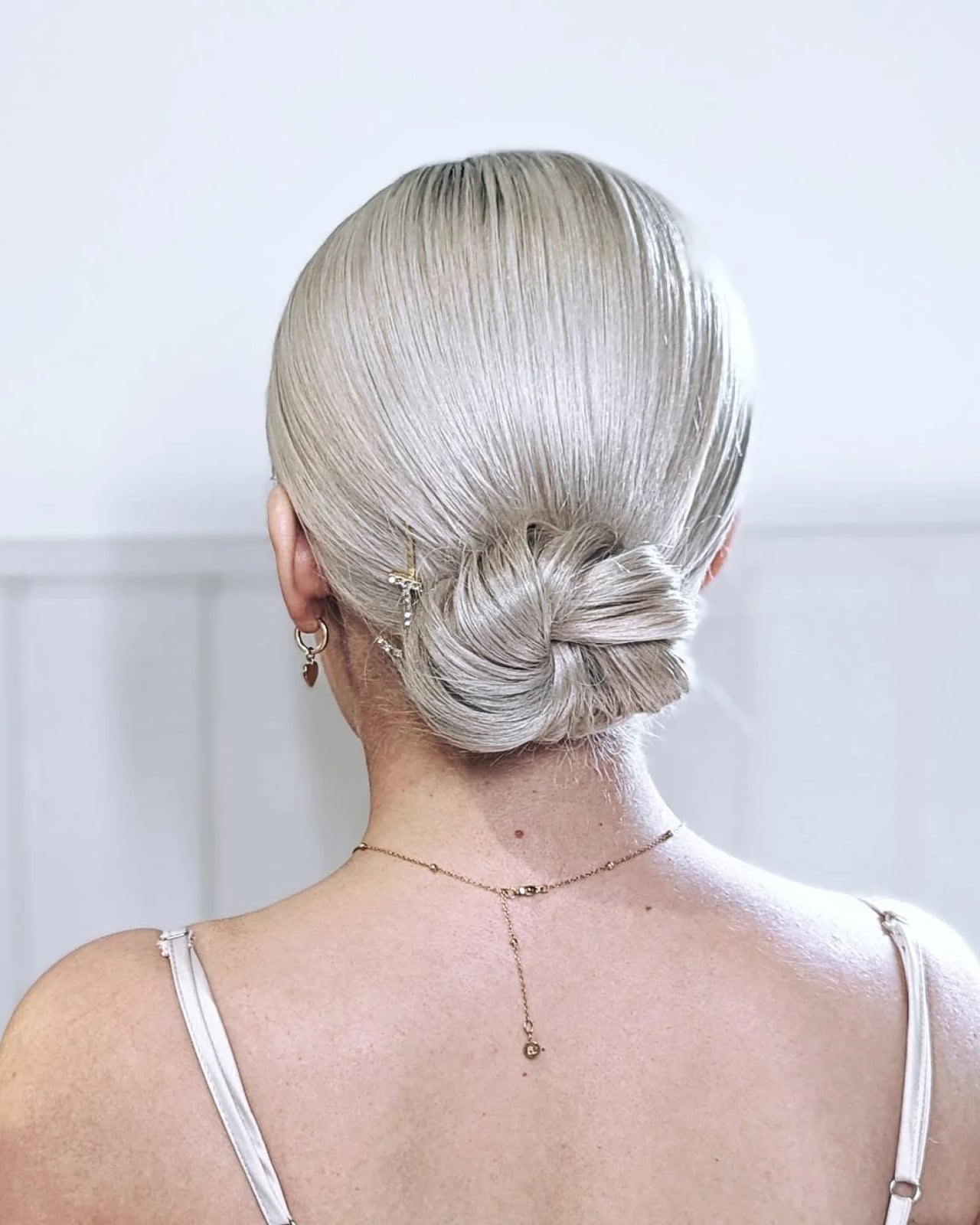Platinum Blonde Sleek Knotted Low Bun Platinum Blonde Sleek Knotted Low Bun — Classy Hairstyles to Do