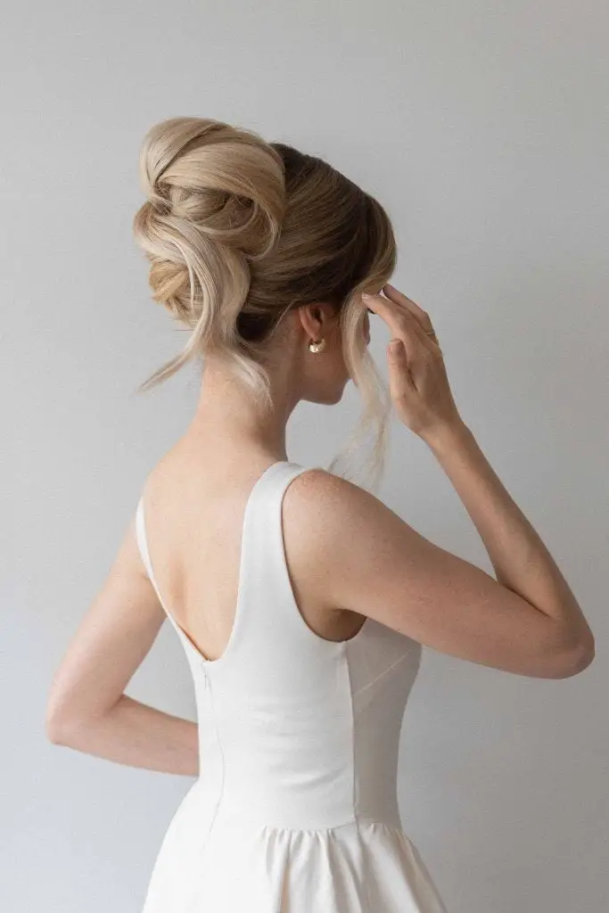 Blonde Voluminous Sculpted Updo Blonde Voluminous Sculpted Updo — Classy Hairstyles to Do