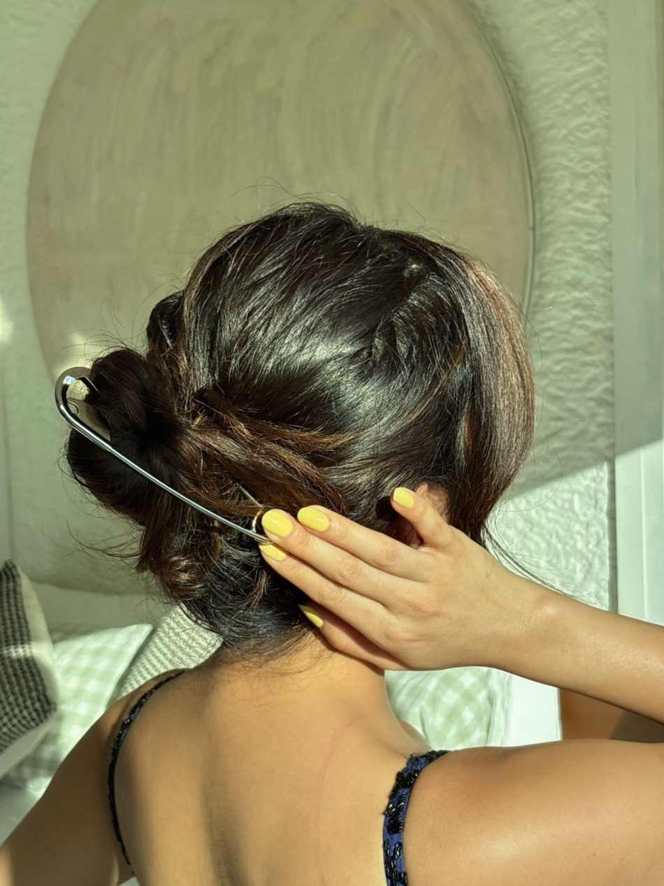 Short Dark Brown Elegant Low Bun Short Dark Brown Elegant Low Bun — Classy Hairstyles to Do