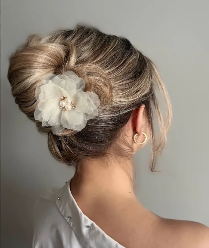 Blonde Elegant Updo With Floral Accessory Blonde Elegant Updo With Floral Accessory — Classy Hairstyles to Do