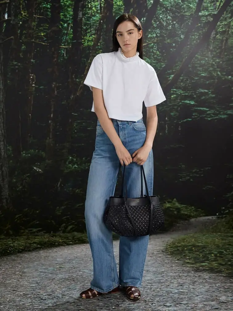Wide-Leg Jeans with Ruffled T-Shirt Wide-Leg Jeans with Ruffled T-Shirt — Classy High School Outfits