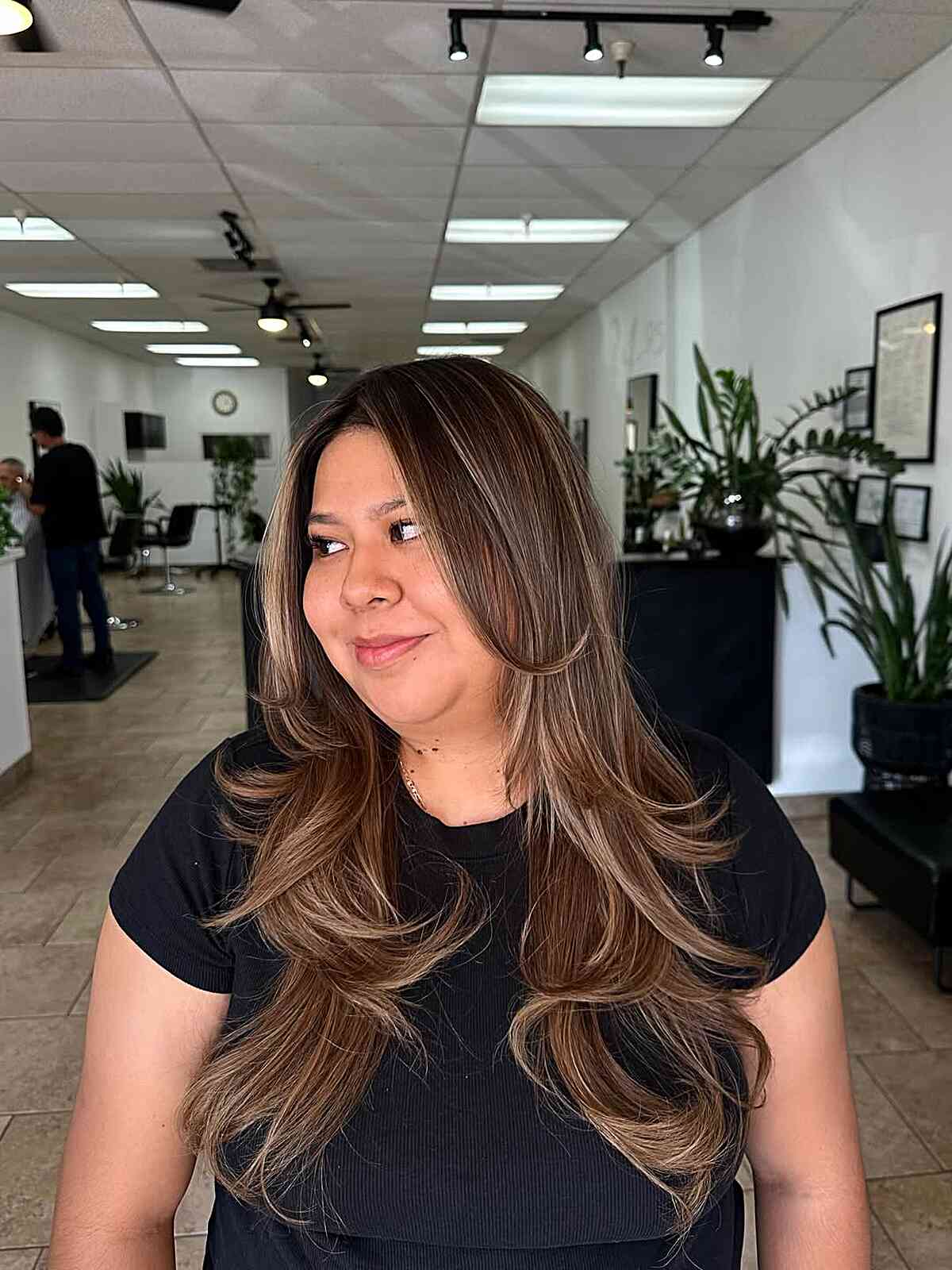 Medium Brown Collarbone Lob Blonde Highlights Medium Brown Collarbone Lob Blonde Highlights — Classy Highlights on Brown Hair