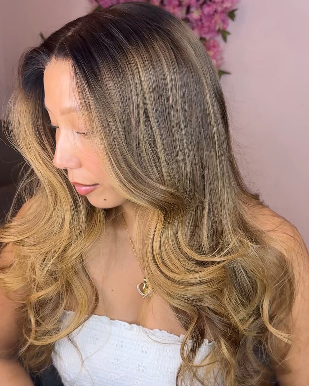 Mid-Back Blonde With Dark Root Shadow Mid-Back Blonde With Dark Root Shadow — Classy Highlights Wig