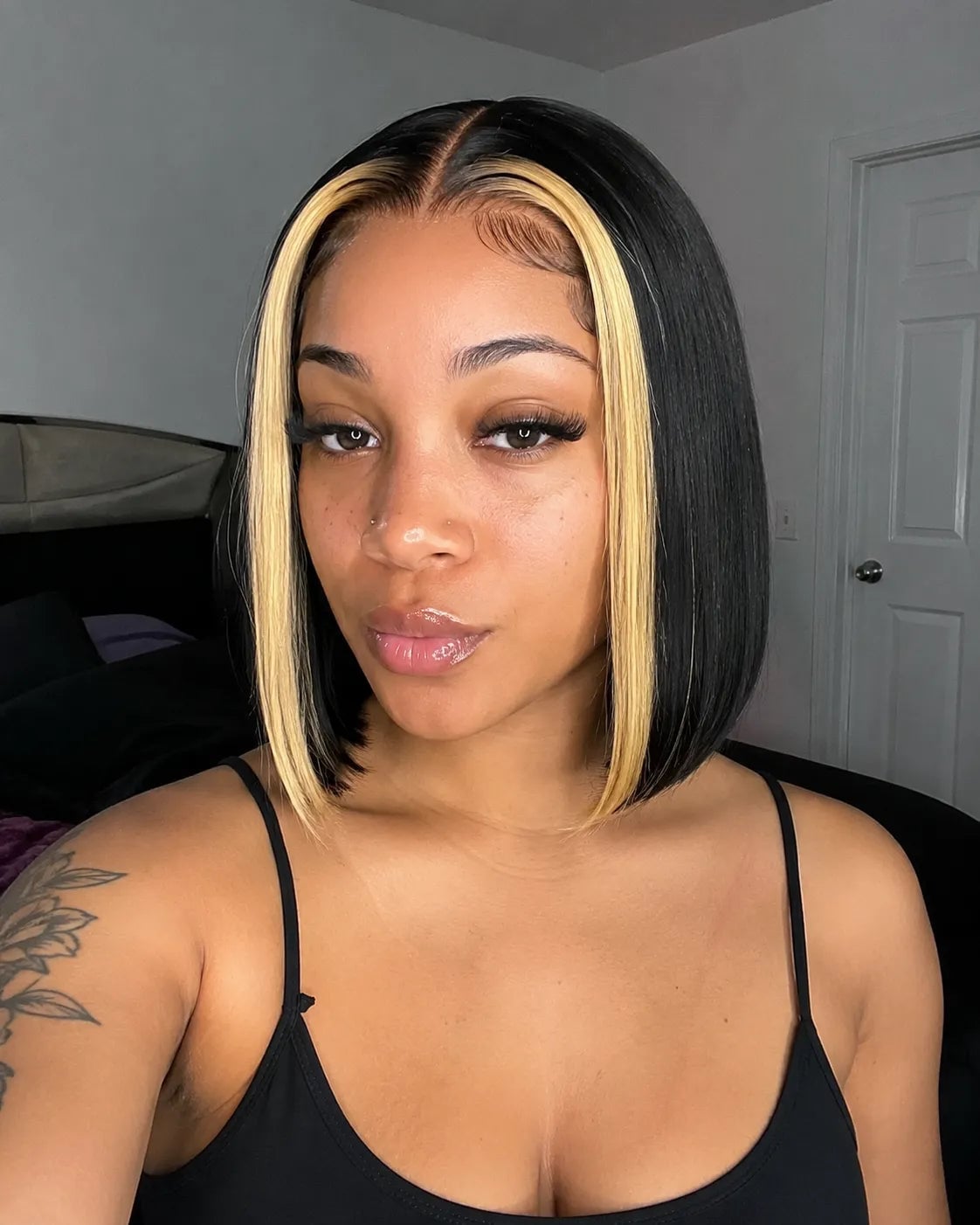 Black Collarbone Bob With Face Framing Blonde Black Collarbone Bob With Face Framing Blonde — Classy Highlights Wig