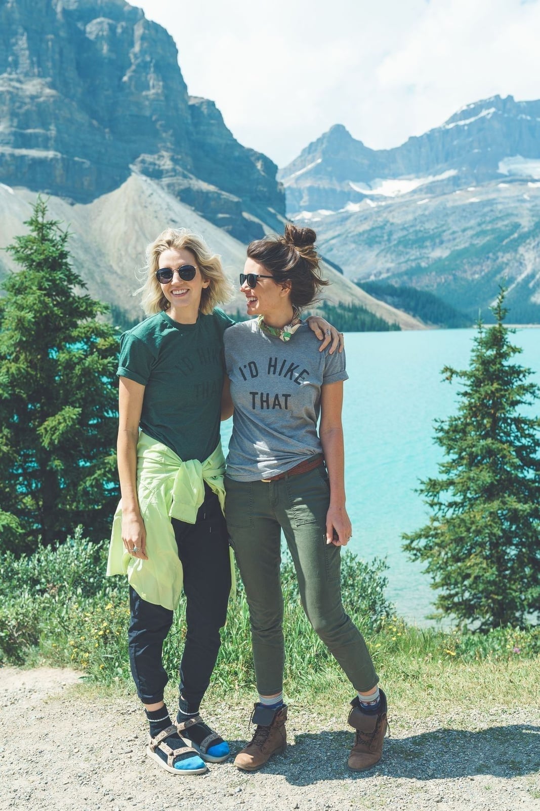 Collarbone Blowout With Curtain Bangs and Dark Blonde Highlights Collarbone Blowout With Curtain Bangs and Dark Blonde Highlights — Classy Hiking Hairstyles