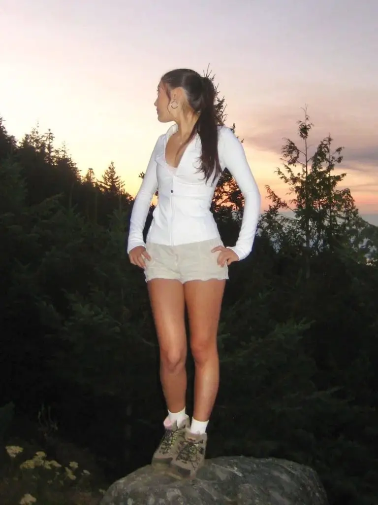 High Ponytail In Dark Brown High Ponytail In Dark Brown — Classy Hiking Hairstyles