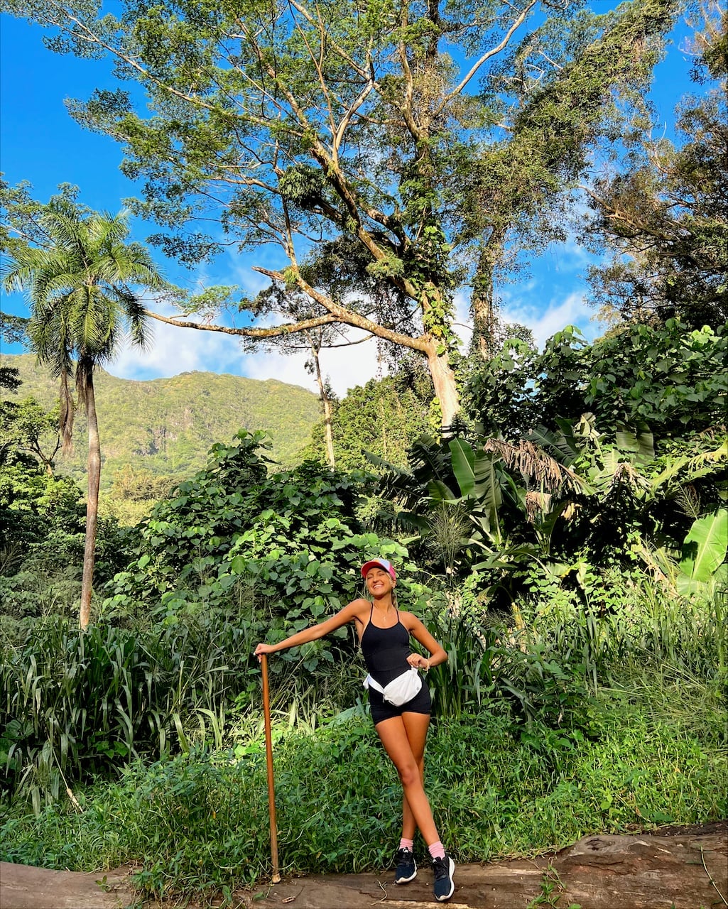 Black Tank Top and Shorts with White Fanny Pack Black Tank Top and Shorts with White Fanny Pack — Classy Hiking Outfits