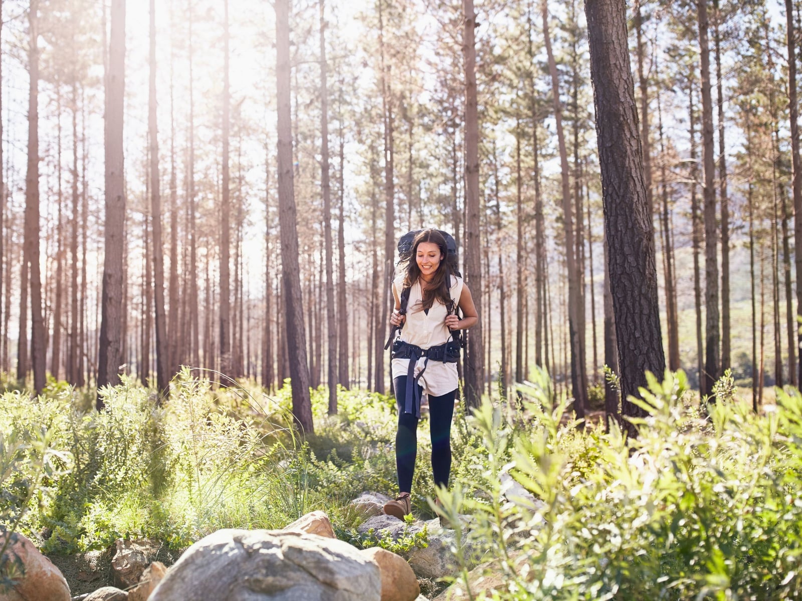 Neutral Sleeveless Top with Dark Leggings and Belt Neutral Sleeveless Top with Dark Leggings and Belt — Classy Hiking Outfits