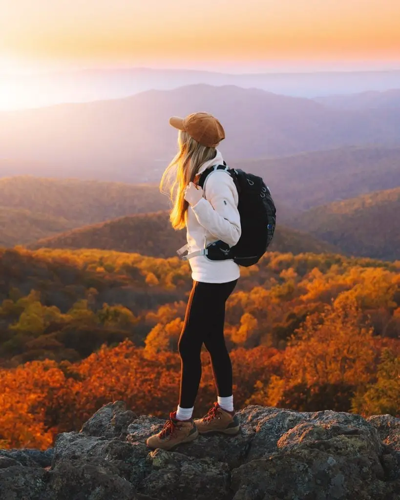 Cream Hoodie Over Base Layer with Black Leggings Cream Hoodie Over Base Layer with Black Leggings — Classy Hiking Outfits