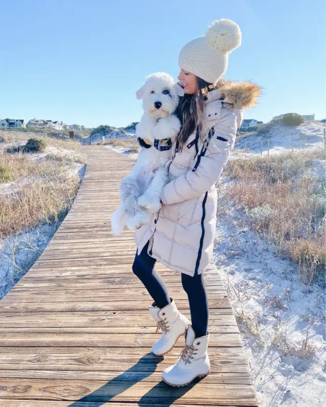 Beige Puffer Coat with Black Leggings and White Boots Beige Puffer Coat with Black Leggings and White Boots — Classy Hiking Outfits