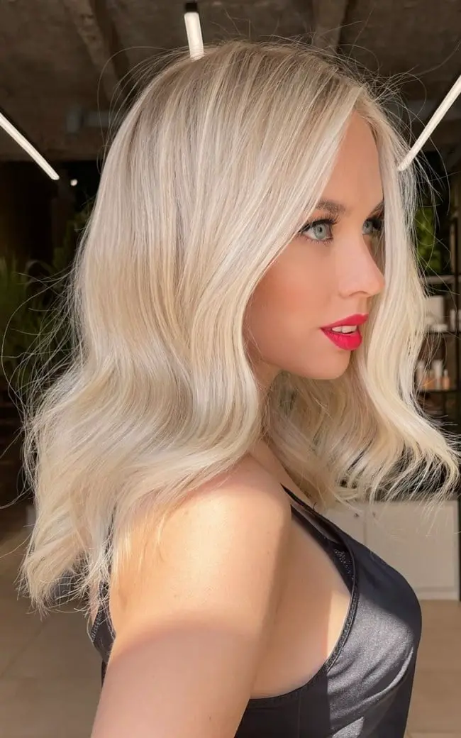 Collarbone Layers in Platinum Blonde Collarbone Layers in Platinum Blonde — Classy Icy Blonde Hair